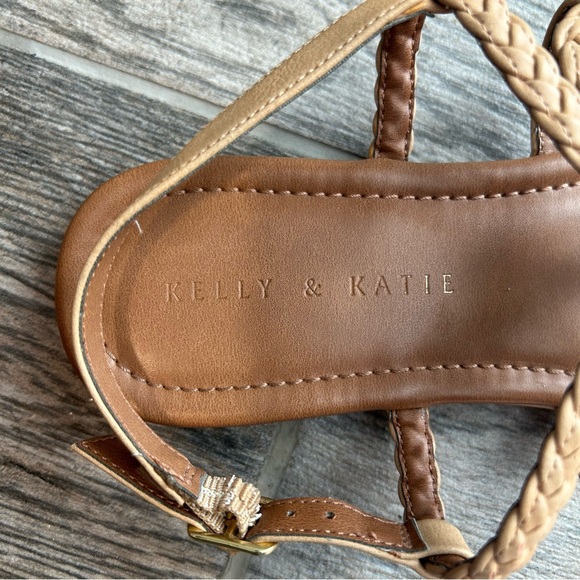 Size 9 Sandals - Picture 3 of 7